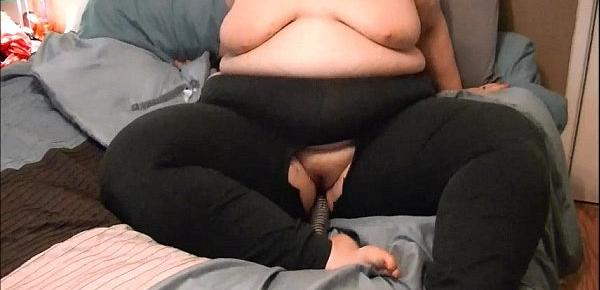  TheSweetSavage Cumming in Ripped Yoga Pants